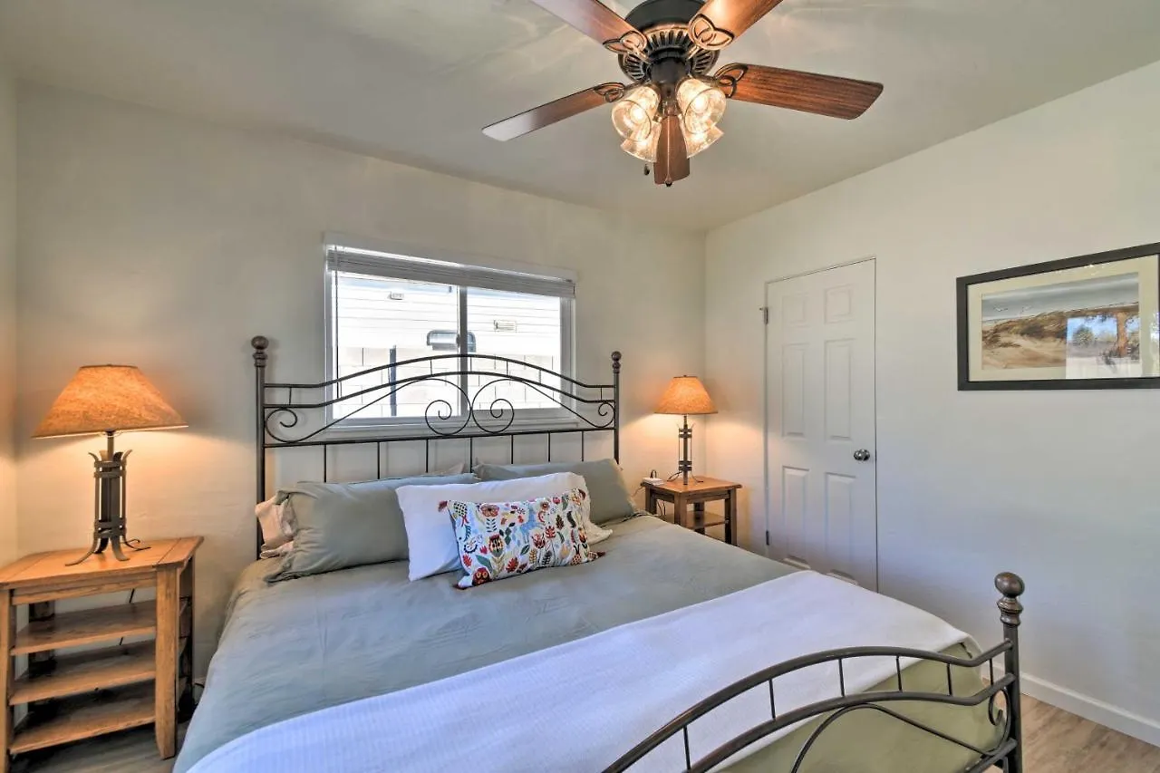 Pet-Friendly Phoenix Home With Breezeway And Fire Pit!